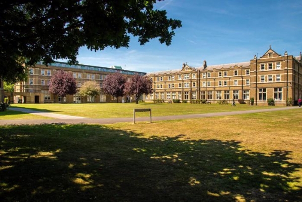 ST. MARY'S UNIVERSITY - LONDRA TWICKENHAM